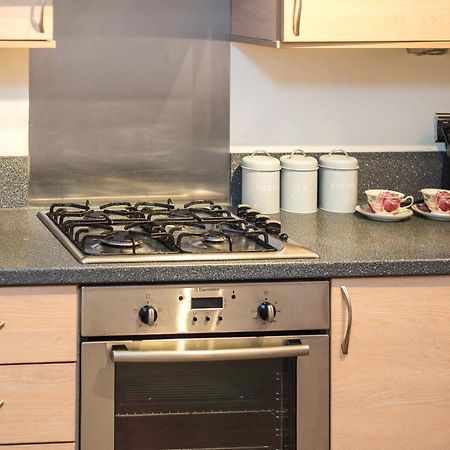 Elegant 2 Bedroom City Centre Apartment - Free Parking - Private Balcony EDI Kültér fotó