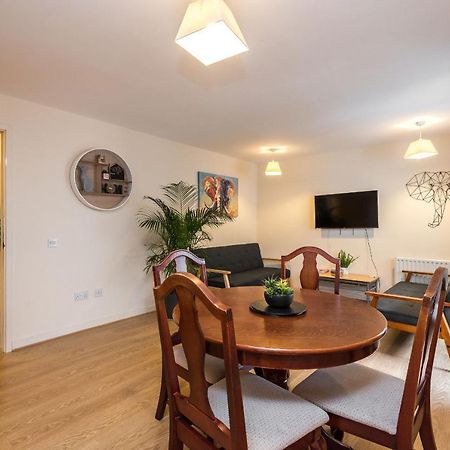 Elegant 2 Bedroom City Centre Apartment - Free Parking - Private Balcony EDI Kültér fotó