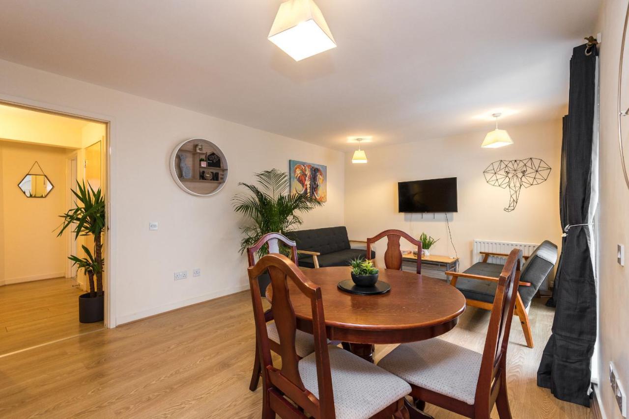 Elegant 2 Bedroom City Centre Apartment - Free Parking - Private Balcony EDI Kültér fotó