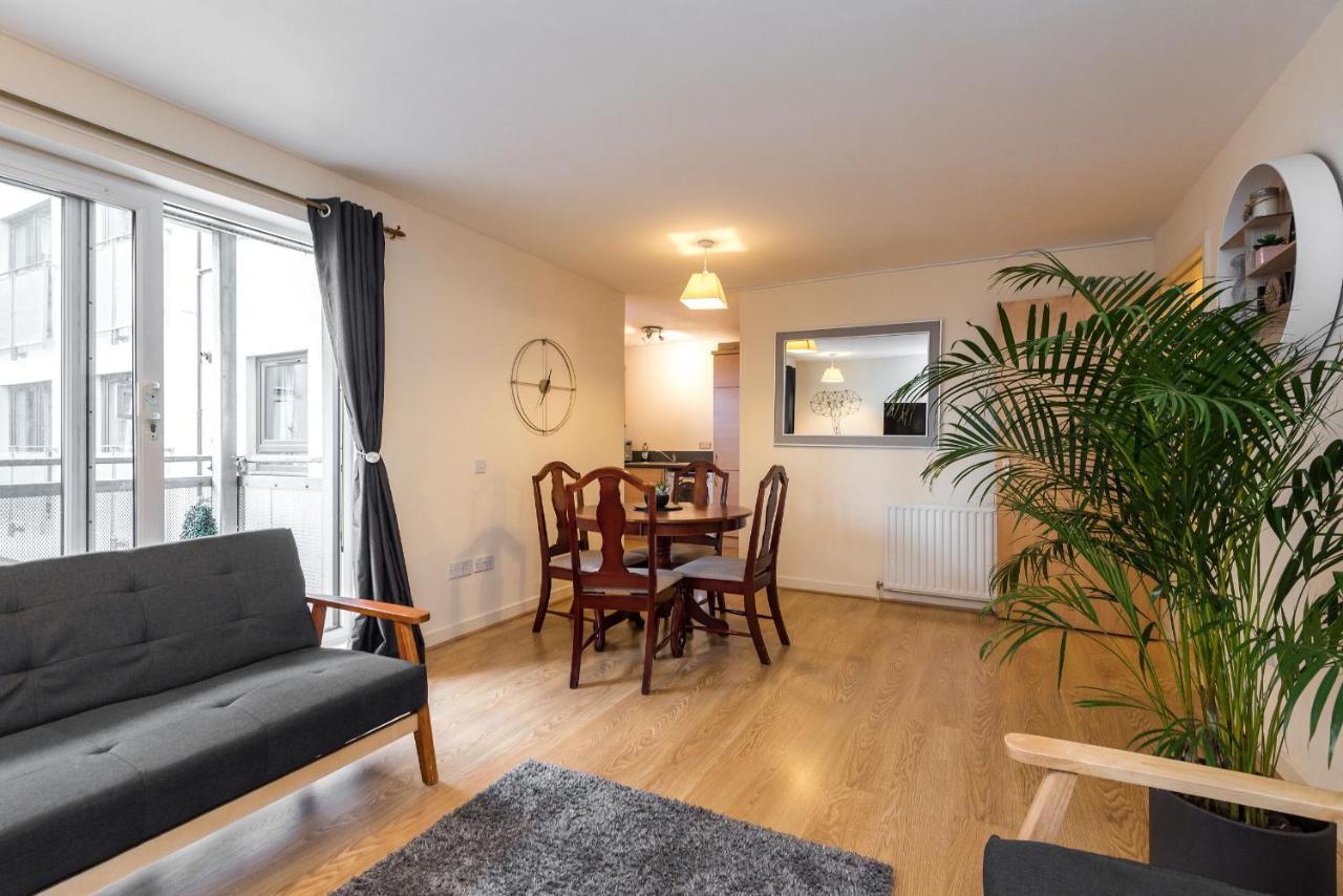 Elegant 2 Bedroom City Centre Apartment - Free Parking - Private Balcony EDI Kültér fotó