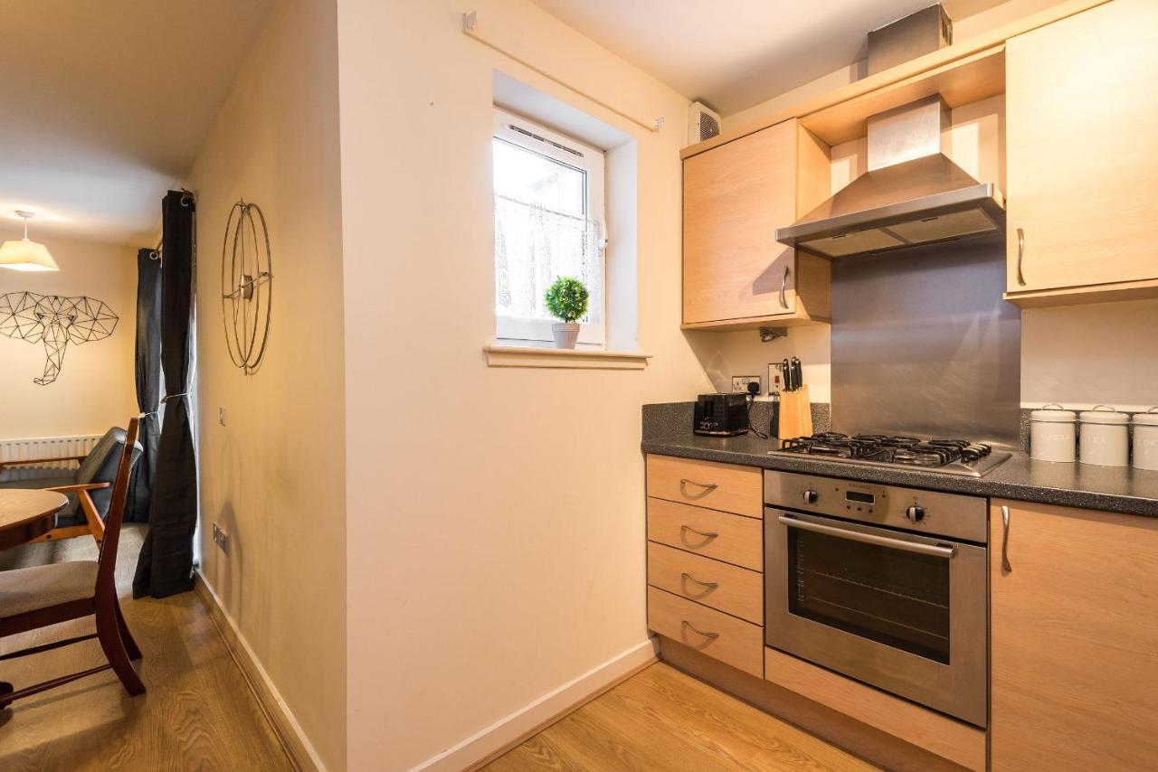 Elegant 2 Bedroom City Centre Apartment - Free Parking - Private Balcony EDI Kültér fotó
