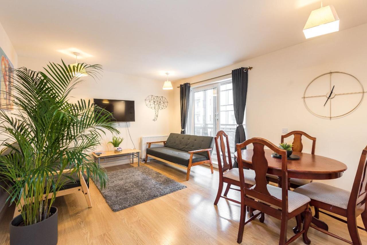 Elegant 2 Bedroom City Centre Apartment - Free Parking - Private Balcony EDI Kültér fotó