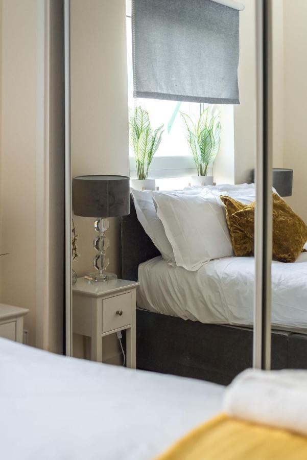 Elegant 2 Bedroom City Centre Apartment - Free Parking - Private Balcony EDI Kültér fotó