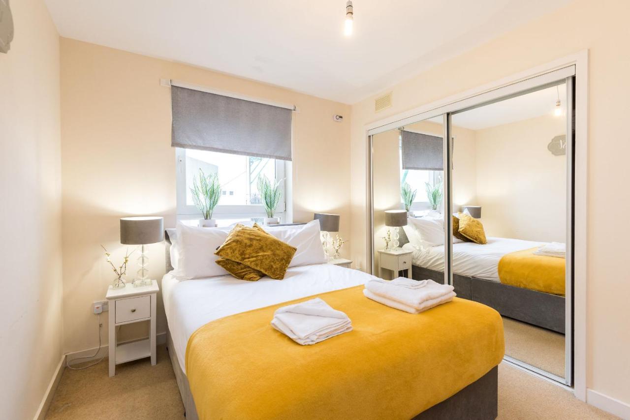 Elegant 2 Bedroom City Centre Apartment - Free Parking - Private Balcony EDI Kültér fotó