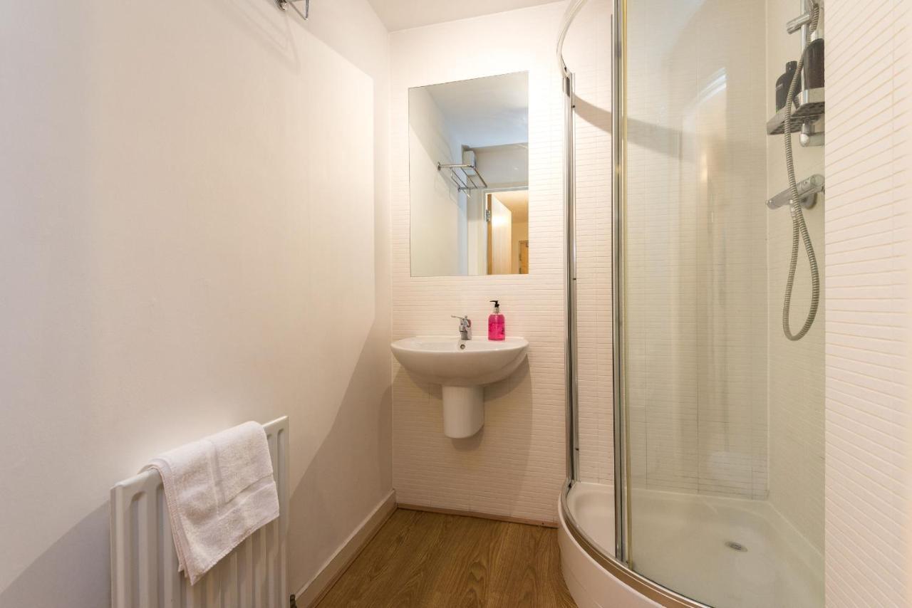 Elegant 2 Bedroom City Centre Apartment - Free Parking - Private Balcony EDI Kültér fotó