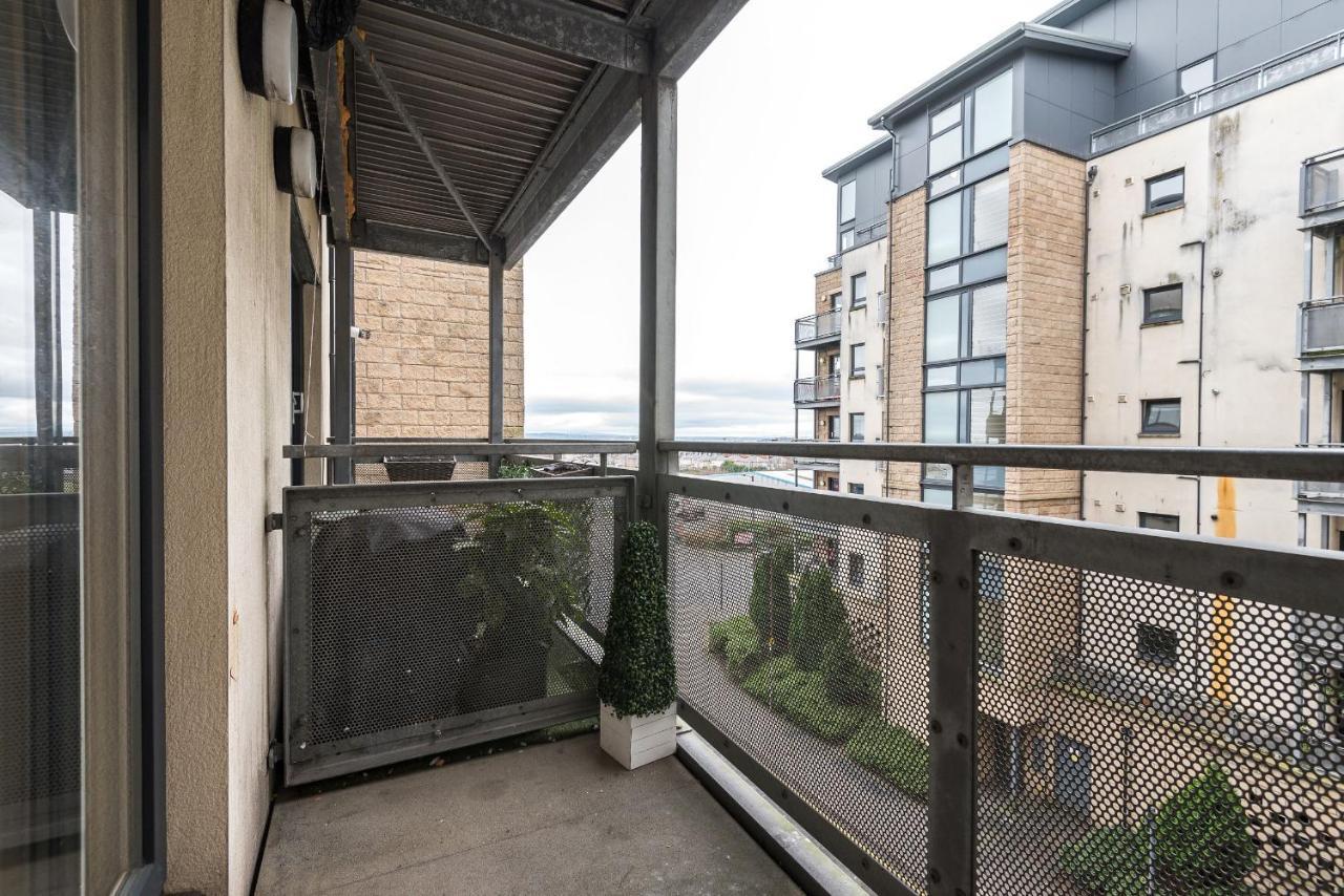 Elegant 2 Bedroom City Centre Apartment - Free Parking - Private Balcony EDI Kültér fotó