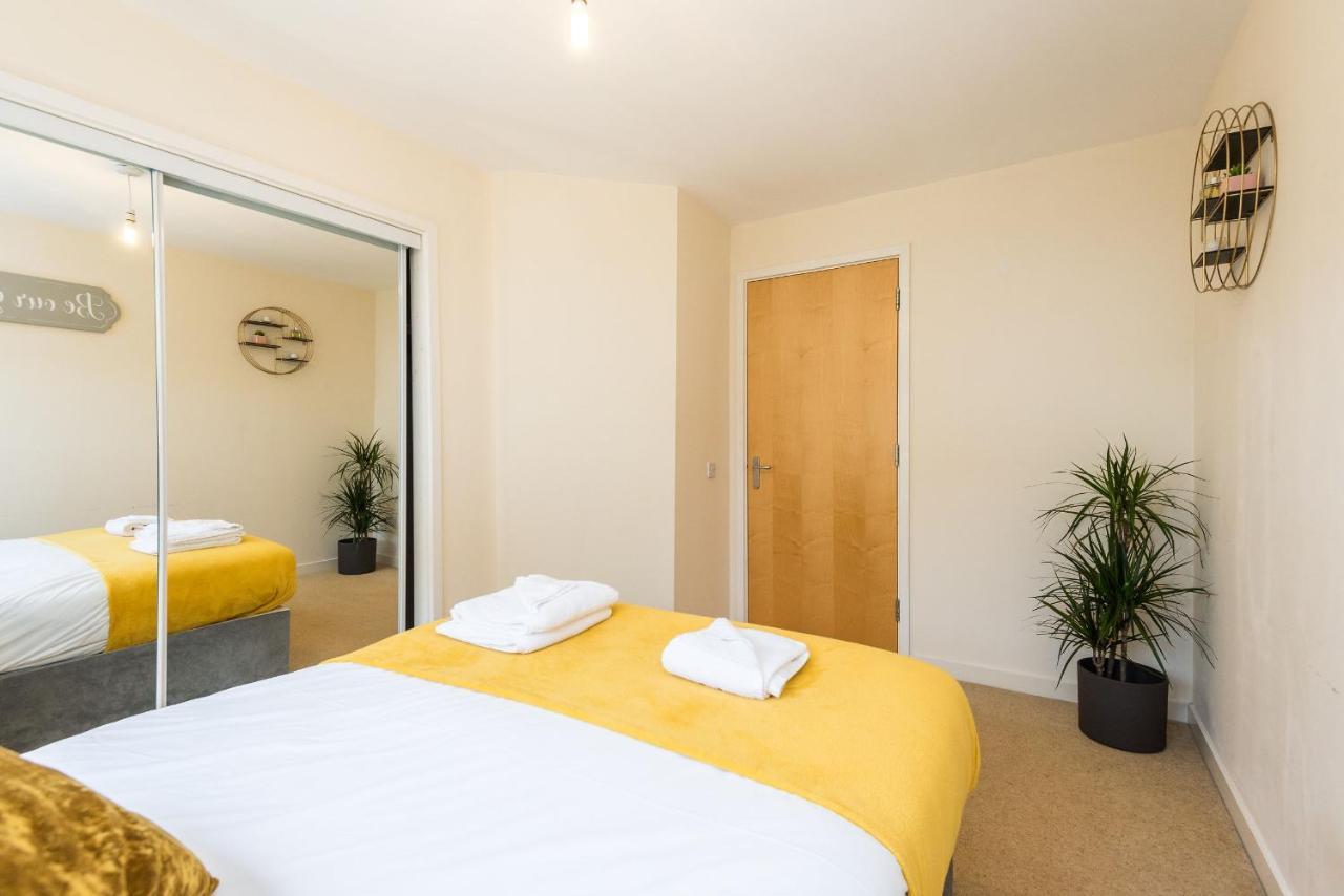 Elegant 2 Bedroom City Centre Apartment - Free Parking - Private Balcony EDI Kültér fotó