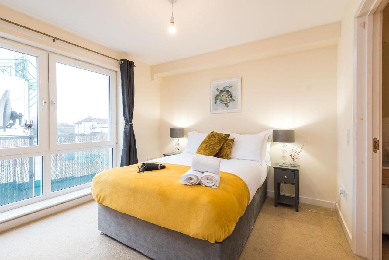 Elegant 2 Bedroom City Centre Apartment - Free Parking - Private Balcony EDI Kültér fotó