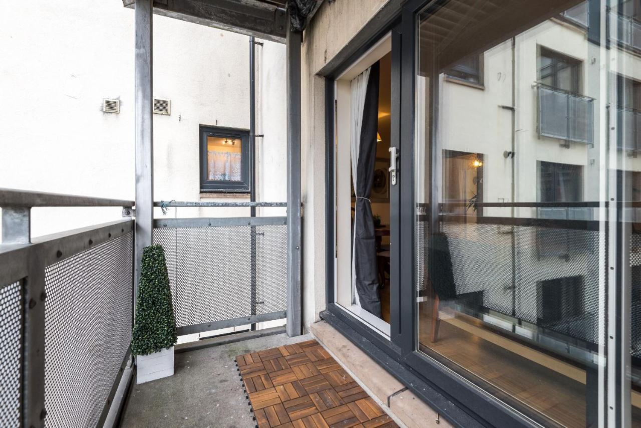 Elegant 2 Bedroom City Centre Apartment - Free Parking - Private Balcony EDI Kültér fotó